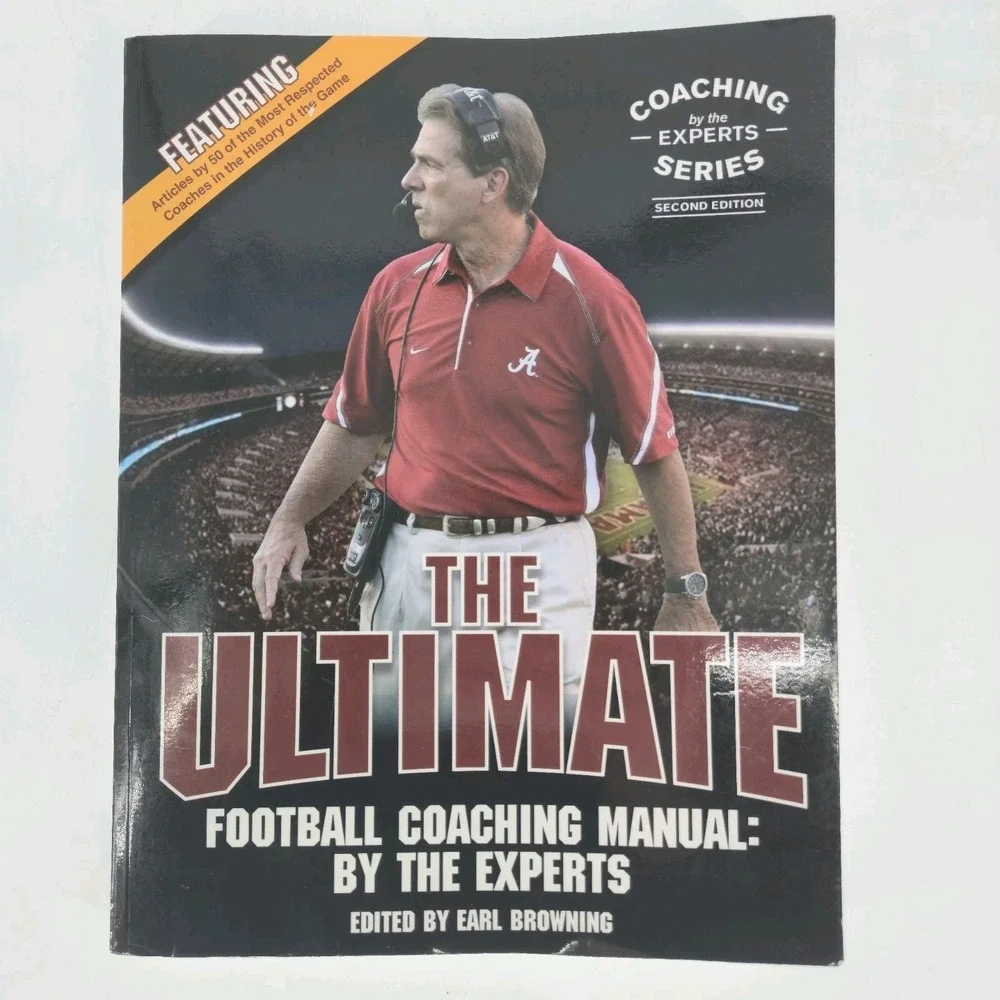 THE ULTIMATE FOOTBALL COACHING MANUAL: BY THE EXPERTS By Earl Browning EXCELLENT
